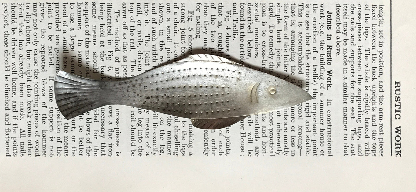 Recycled Can Silver Fish Shoal – Upcycled Wall Art Decor